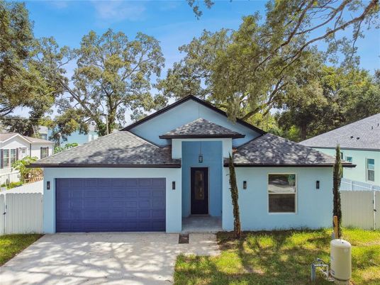 Attached, Exterior, Facade, Ranch