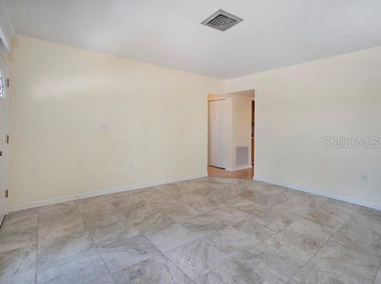 Empty room, Interior