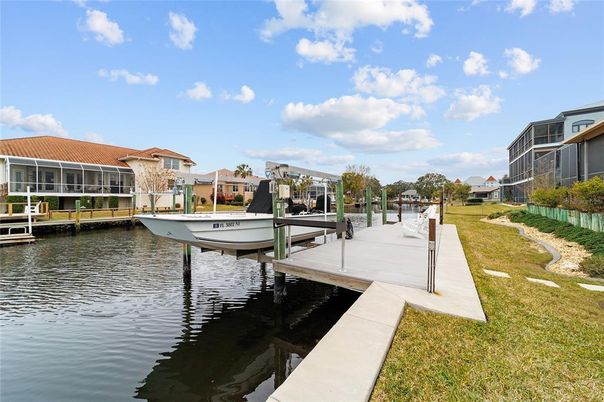 Exterior, Lake