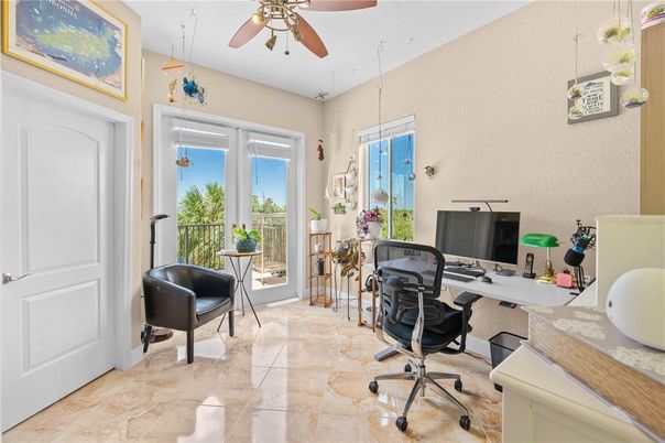 Home Office, Interior