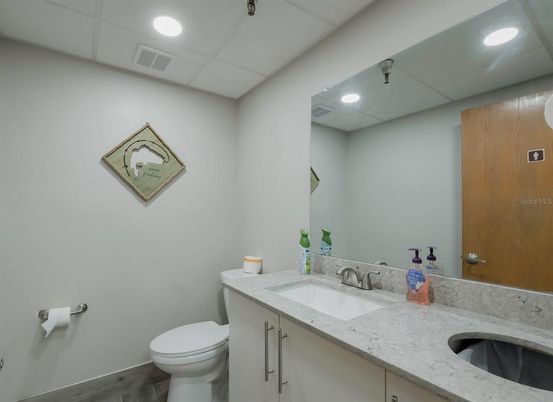 Bathroom, Dual Sink Vanities, Interior, Recessed Lighting