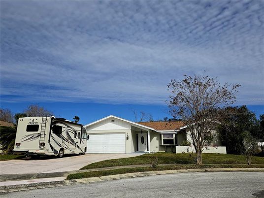 Attached, Exterior, Facade, Ranch