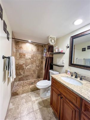 Bathroom, Interior, Recessed Lighting