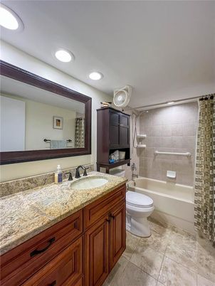 Bathroom, Interior, Recessed Lighting
