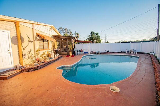 Exterior, Pool