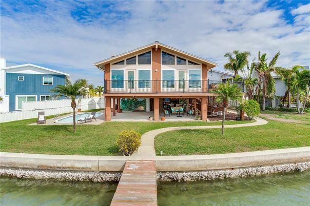 Exterior, Lake