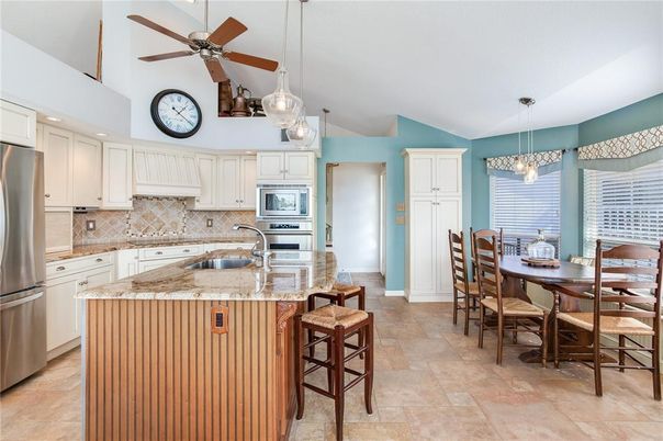 Dining room, Interior, Kitchen, Pendant Lights, Recessed Lighting, Stainless Steel Appliances