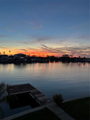 Exterior, Lake