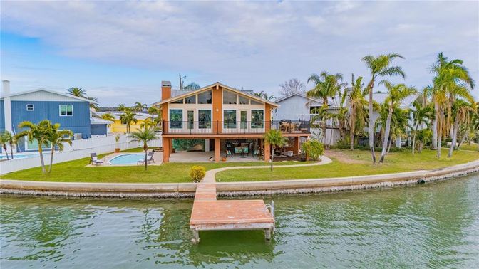 Exterior, Lake