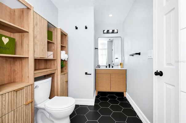 Bathroom, Interior, Recessed Lighting