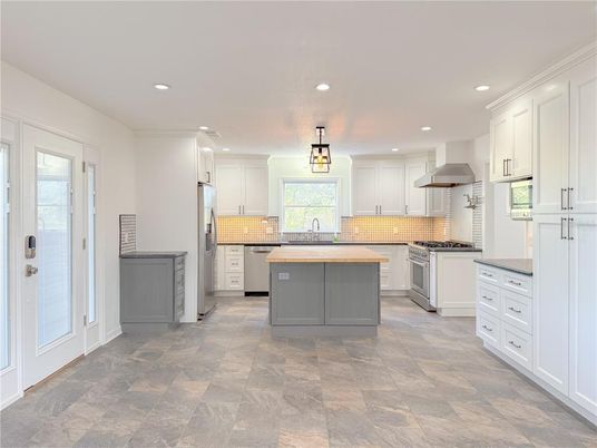 Interior, Kitchen, Pendant Lights, Recessed Lighting, Stainless Steel Appliances