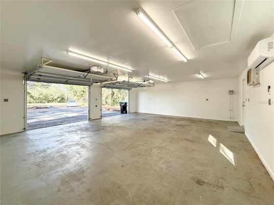 Garage, Interior