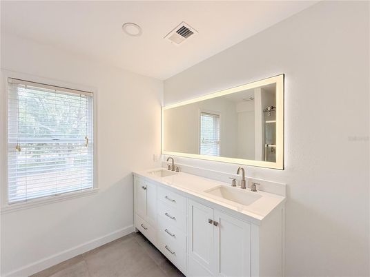 Bathroom, Dual Sink Vanities, Interior, Recessed Lighting
