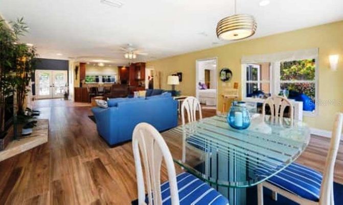 Dining room, Interior, Living room, Pendant Lights, Recessed Lighting, Wood Texture Flooring
