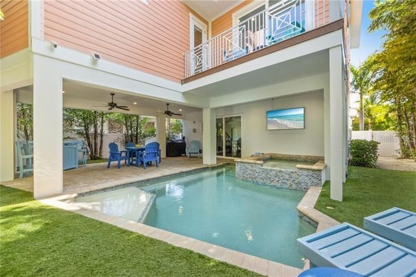 Exterior, Pool