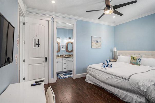 Bathroom, Bedroom, Interior, Recessed Lighting, Wood Texture Flooring