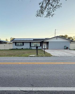 Attached, Exterior, Facade, Ranch