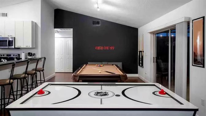 Billiard Table, Game Room, Interior
