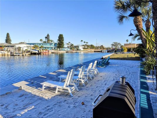 Exterior, Lake
