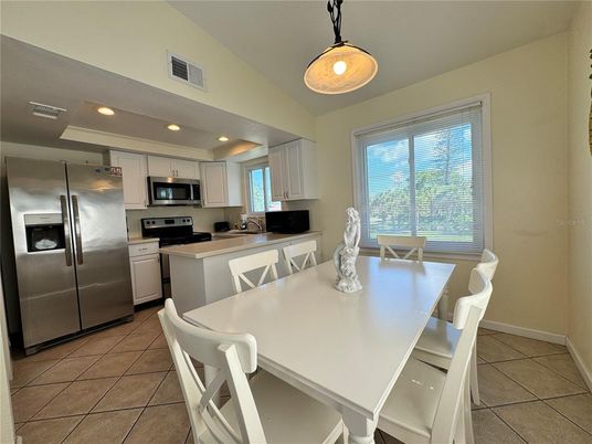 Dining room, Interior, Kitchen, Pendant Lights, Recessed Lighting, Stainless Steel Appliances