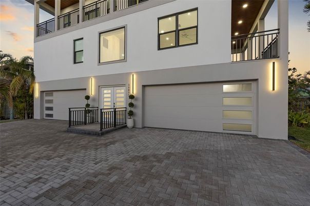 Attached, Exterior, Facade, Modern