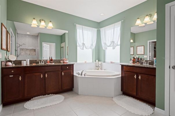 Bathroom, Dual Sink Vanities, Interior, Recessed Lighting