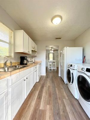 Interior, Washer, Wood Texture Flooring