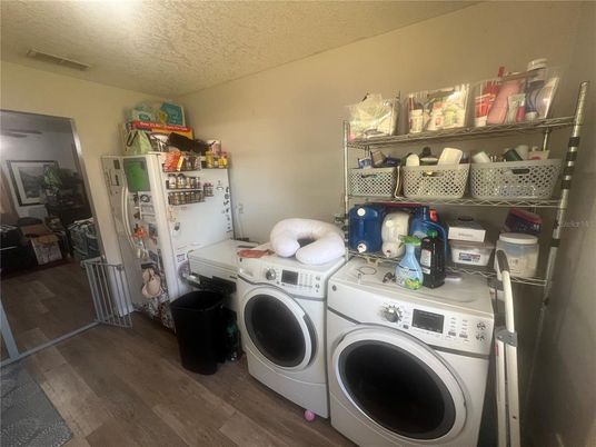 Interior, Washer, Wood Texture Flooring