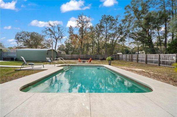 Exterior, Pool