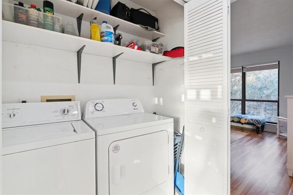 Interior, Utility Closets, Washer, Wood Texture Flooring