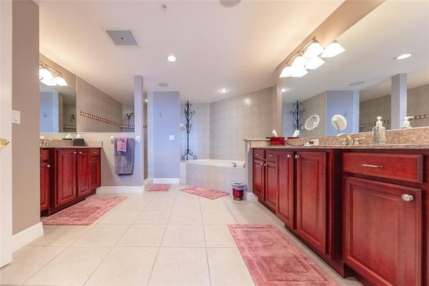 Bathroom, Dual Sink Vanities, Interior, Recessed Lighting