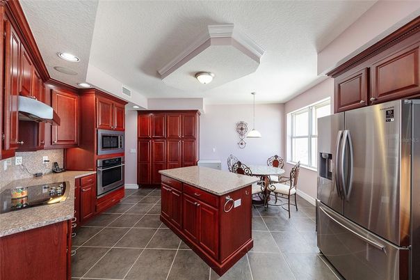 Dining room, Interior, Kitchen, Pendant Lights, Recessed Lighting, Stainless Steel Appliances
