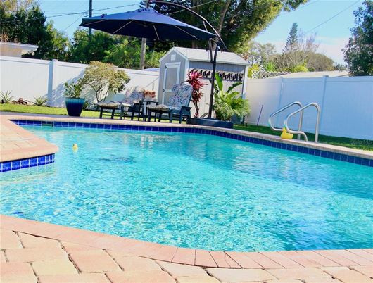 Exterior, Pool