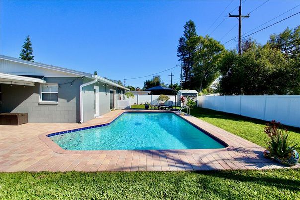 Exterior, Pool