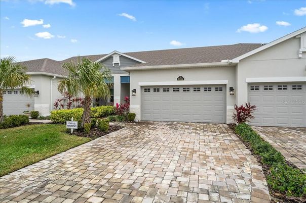 Attached, Exterior, Facade, Ranch