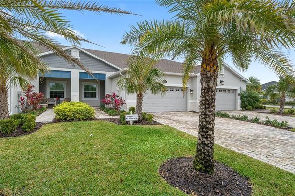 Attached, Exterior, Facade, Ranch