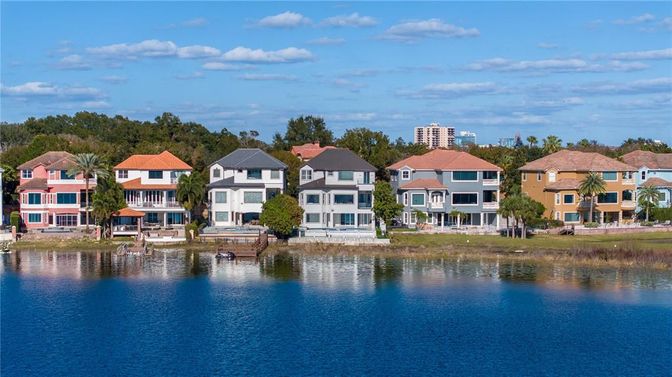 Exterior, Lake