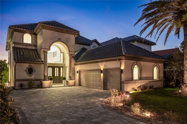 Attached, Exterior, Facade, Mediterranean