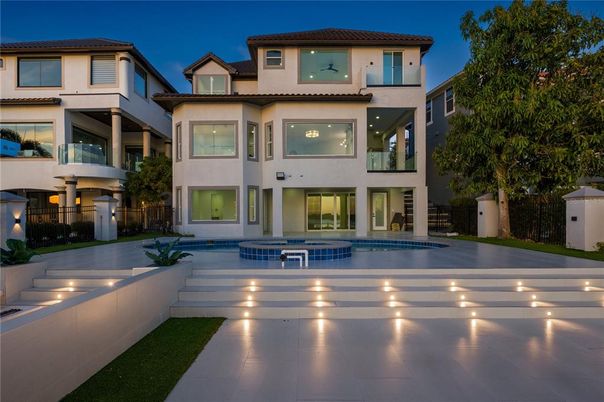 Exterior, Facade, Pool, Mediterranean