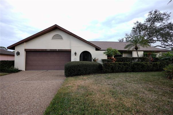 Attached, Exterior, Facade, Ranch