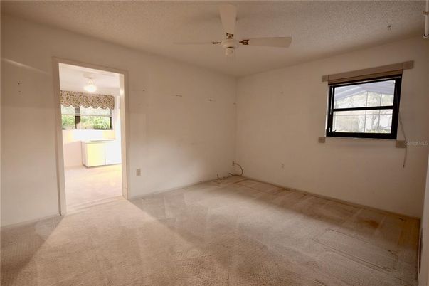 Empty room, Interior