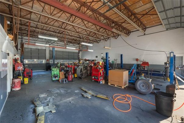 Garage, Interior, Wooden Beams