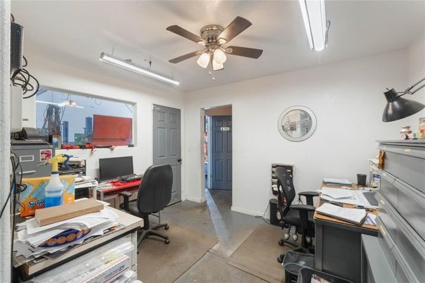 Home Office, Interior