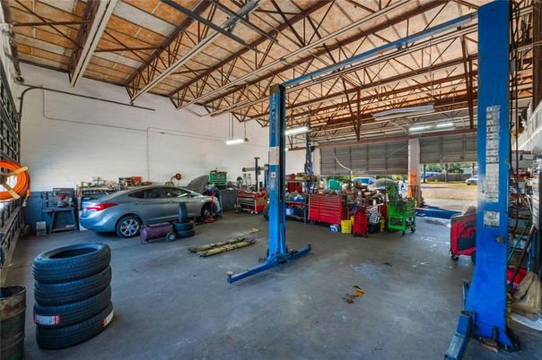 Garage, Interior, Wooden Beams