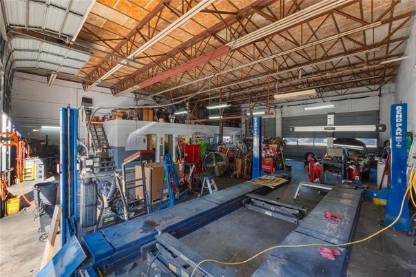 Garage, Interior, Wooden Beams