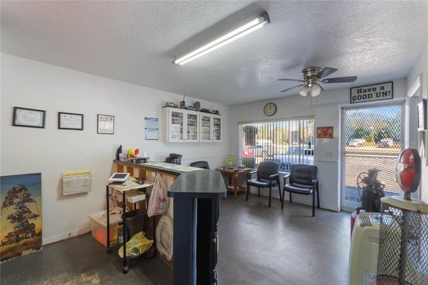 Home Office, Interior