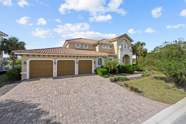 Attached, Exterior, Facade, Mediterranean