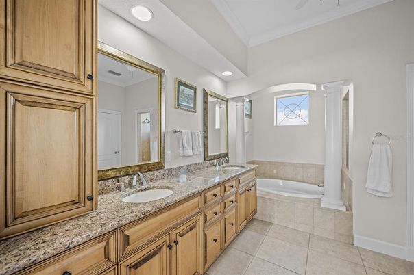 Bathroom, Dual Sink Vanities, Interior, Recessed Lighting