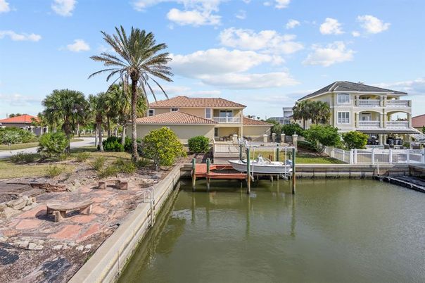 Exterior, Lake