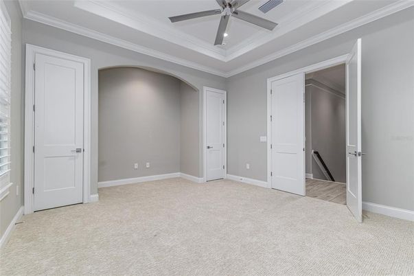 Empty room, Interior